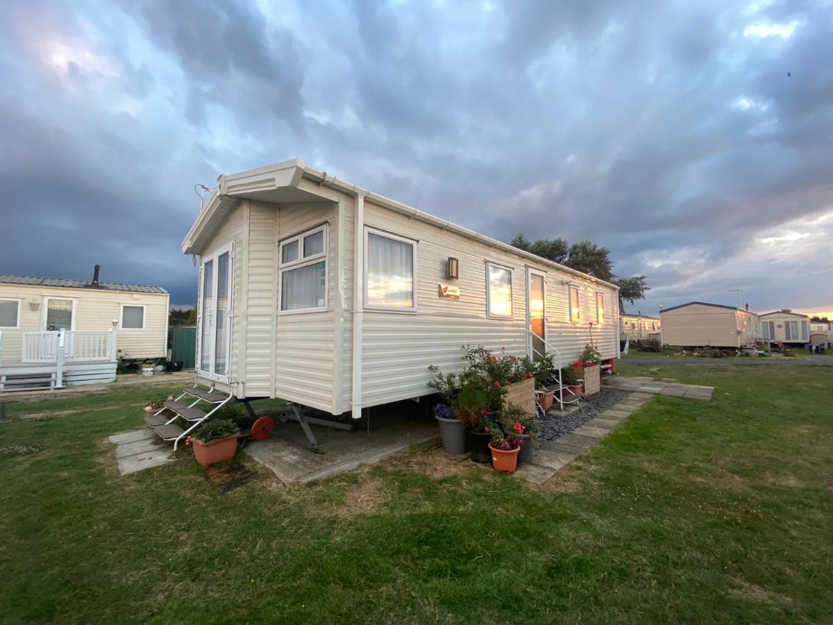 Skye Breaks Hotel Sheerness Exterior photo
